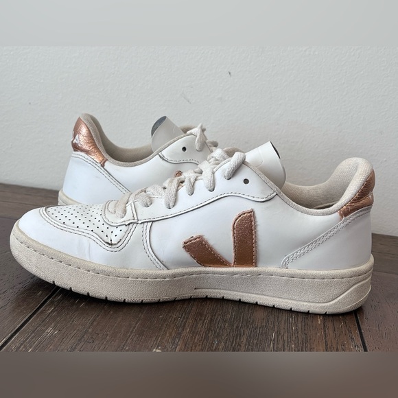 Veja Sneakers Womens size 5 - Picture 5 of 10